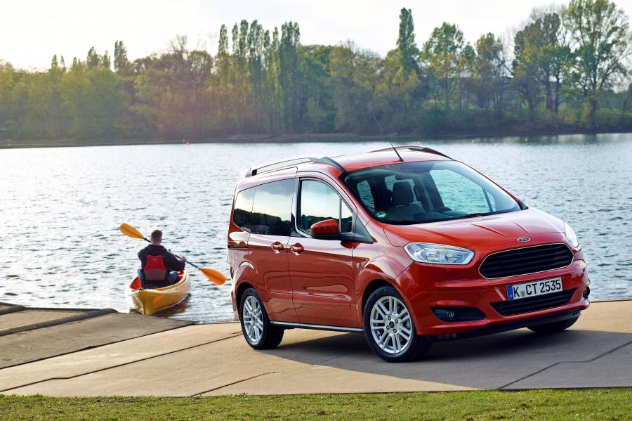  Ford Tourneo Courier (Race Red) 2014 года  (фото 9 из 27)